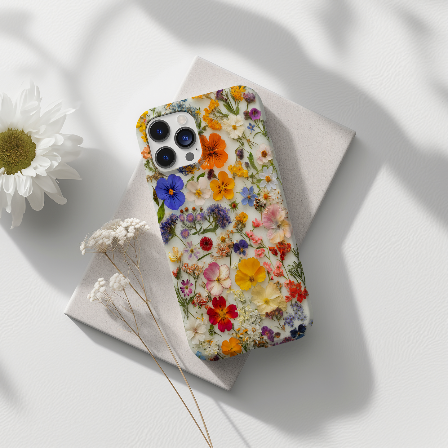 Pressed Flower Phone Case – Nature’s Beauty Preserved in Timeless Style
