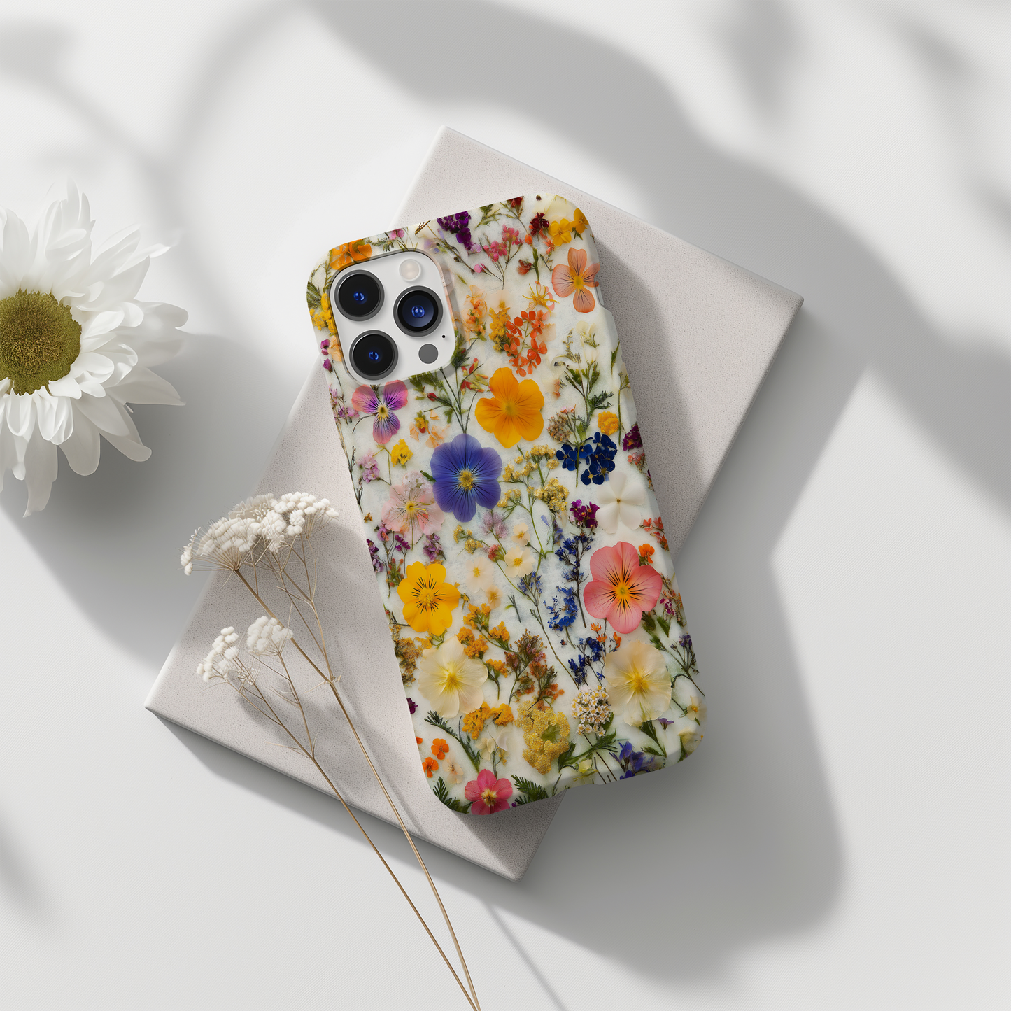 Pressed Flower Phone Case – Nature’s Beauty Preserved in Timeless Style